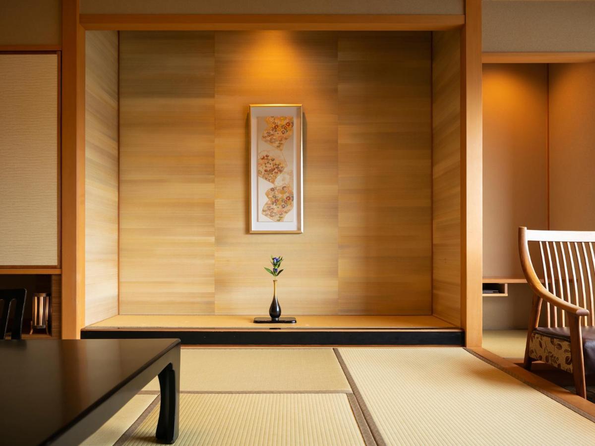 Отель Awaji Yumesenkei Sumoto Экстерьер фото