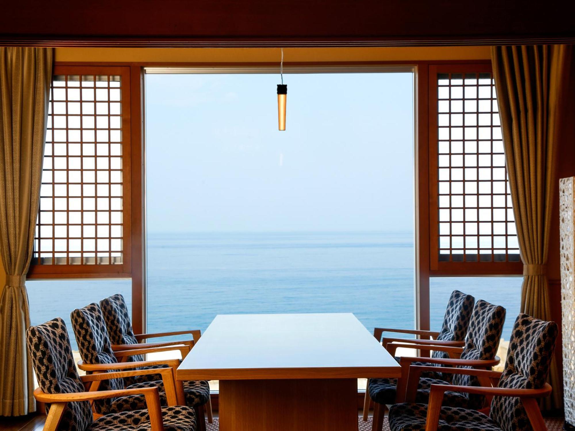 Отель Awaji Yumesenkei Sumoto Экстерьер фото